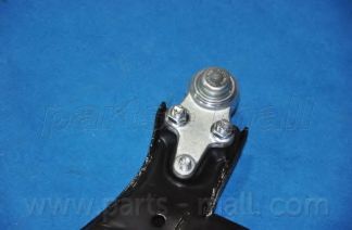 Рычаг независимой подвески колеса подвеска колеса перед прав PARTS-MALL PXCAA-027LR 10770₽