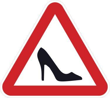 Наклейка знак дама за рулём туфелька по госту 18*1 - Auto-GUR AGZNAK10