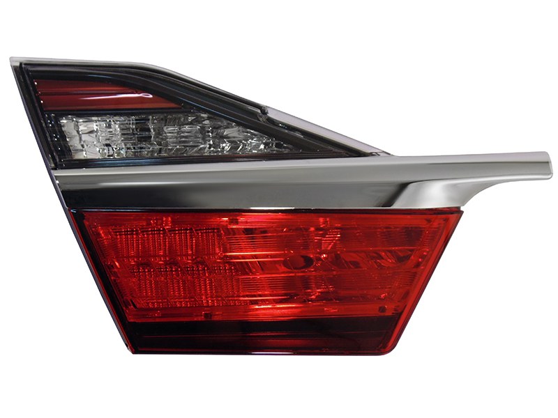 Фонарь в крышку багажника toyota camry  14- - SAT ST21213T0L