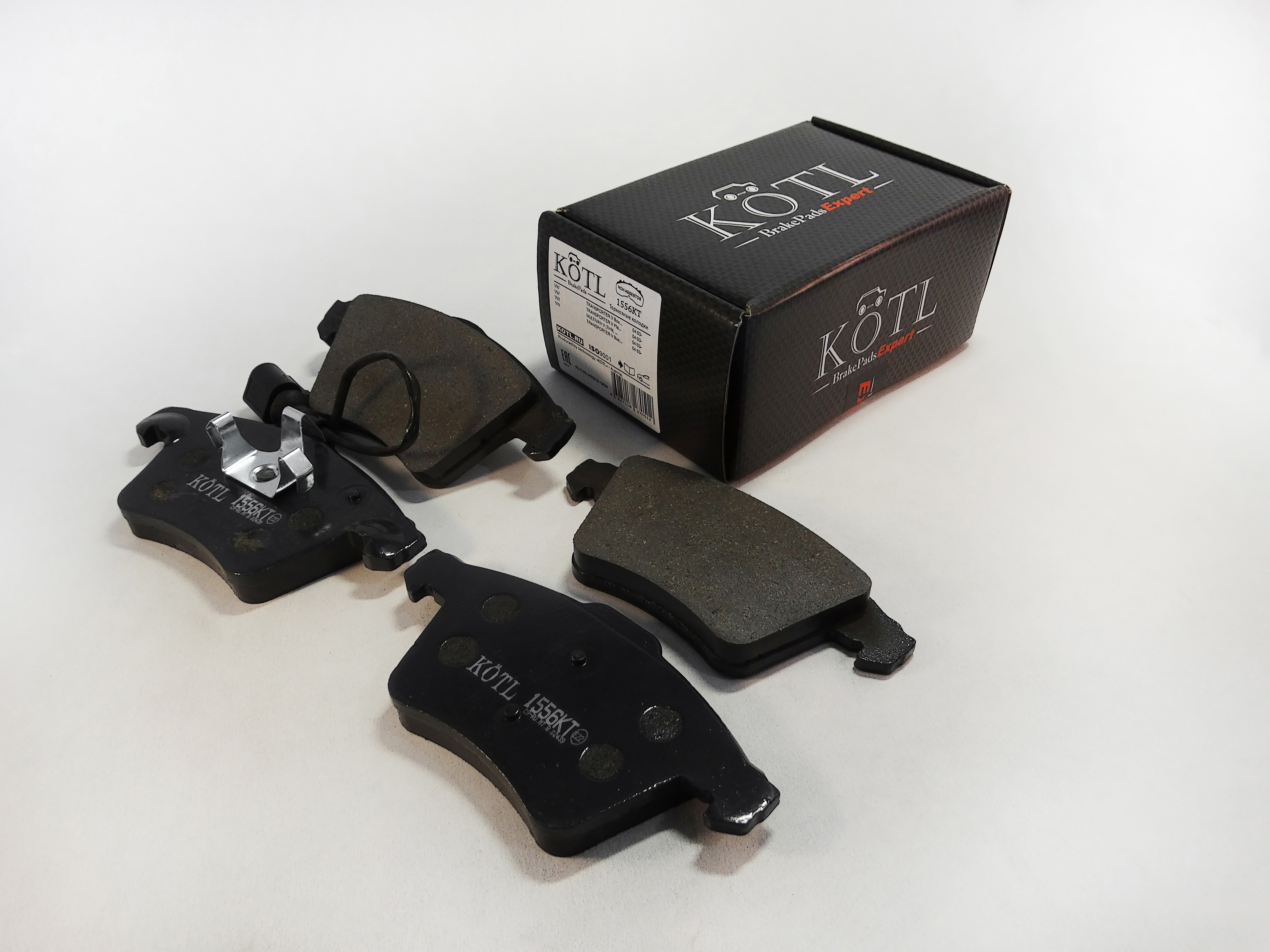 Колодки тормозные передние VW Transporter IV, V, Multivan V, Touareg OEM 7h0698151 с датчиком | перед | - KoTL 1556KT