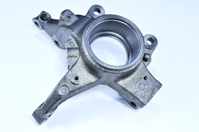 Кулак поворотный lada xray Renault Logan 14- правый - Manover MR1548889R