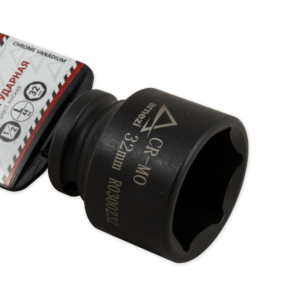 Головка ударная 1/2 DR 6-гр. 32 мм Cr-Mo, на холдере - ARNEZI R0300232