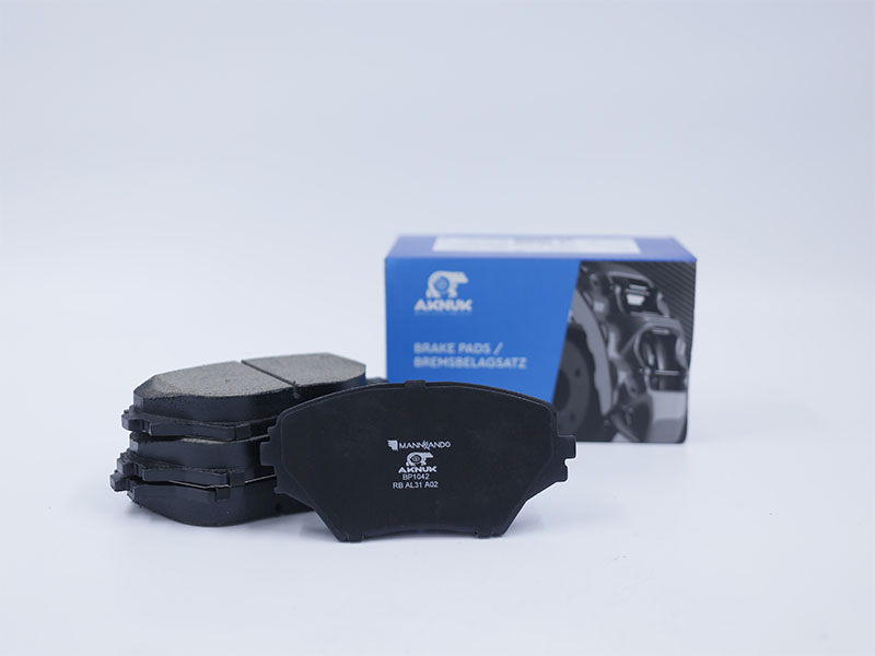 Колодки тормозные дисковые передние RAV 4 II (_a2_) 1.8 - AKNUK BP1042