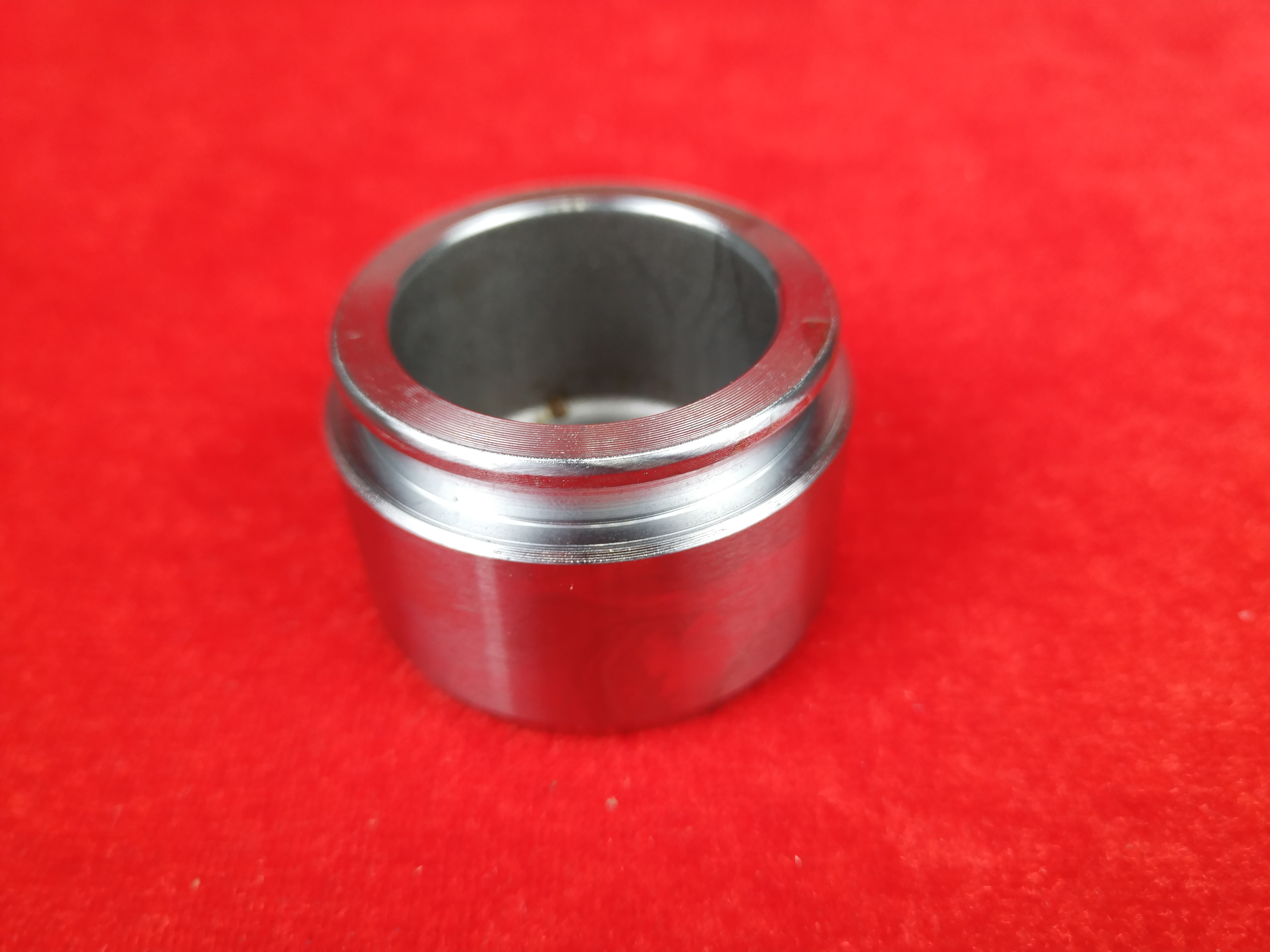 Поршень тормозного суппорта переднего (O 43mm, суппорт Sumitomo). - Deqst 108195