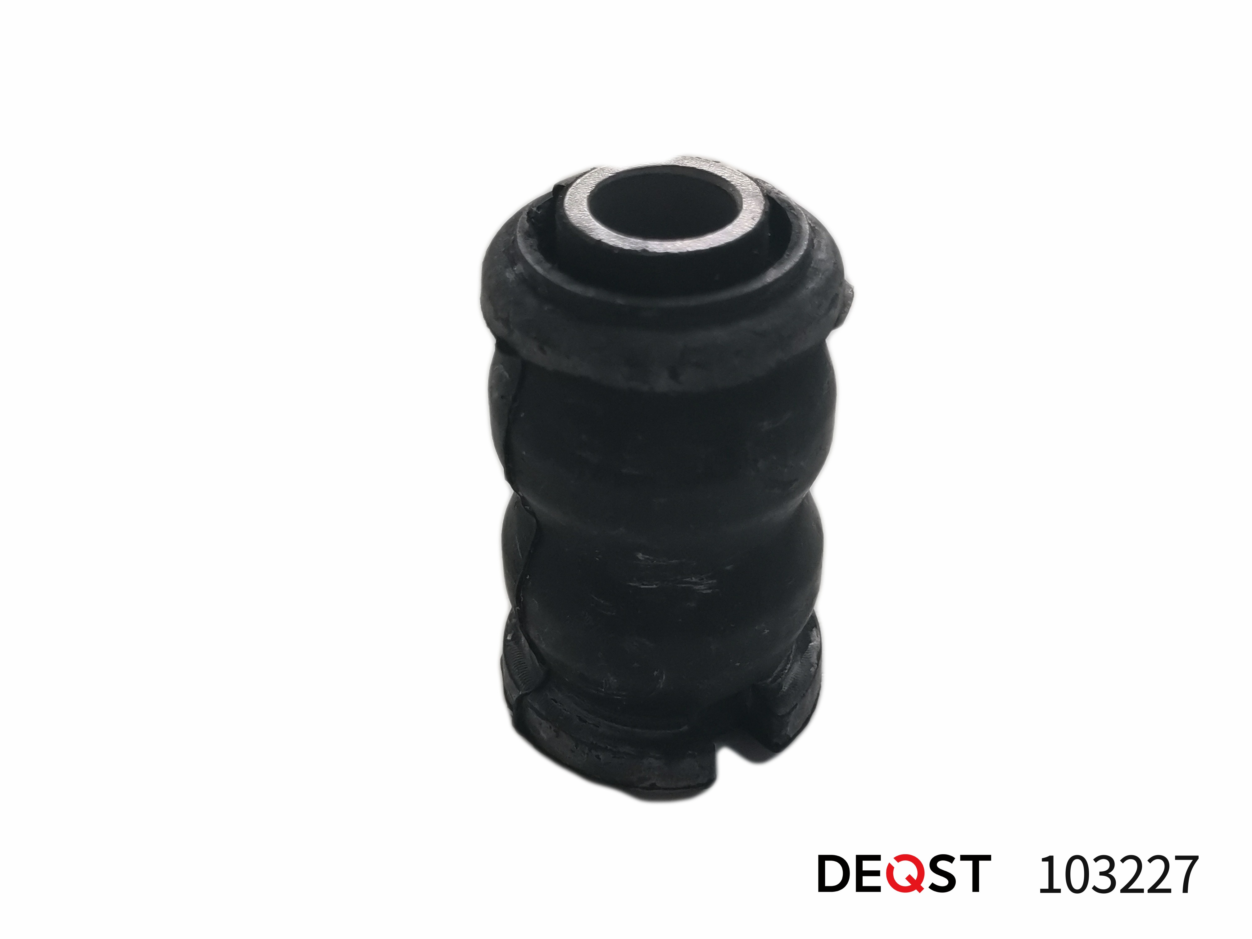 Сайлентблок передней подвески рычага, передний, - Deqst 103227