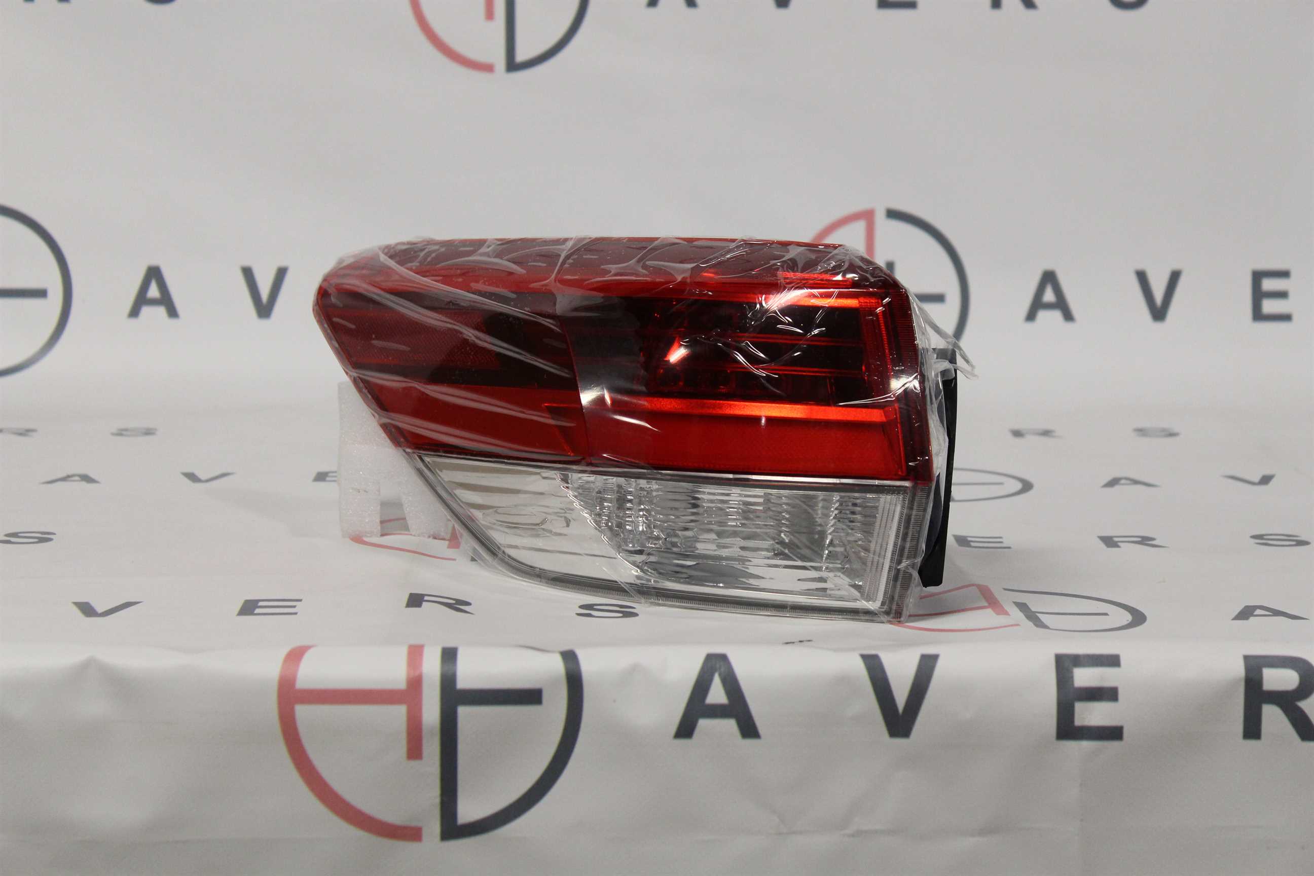 Фонарь задний левый - AVERS 815600E170AV