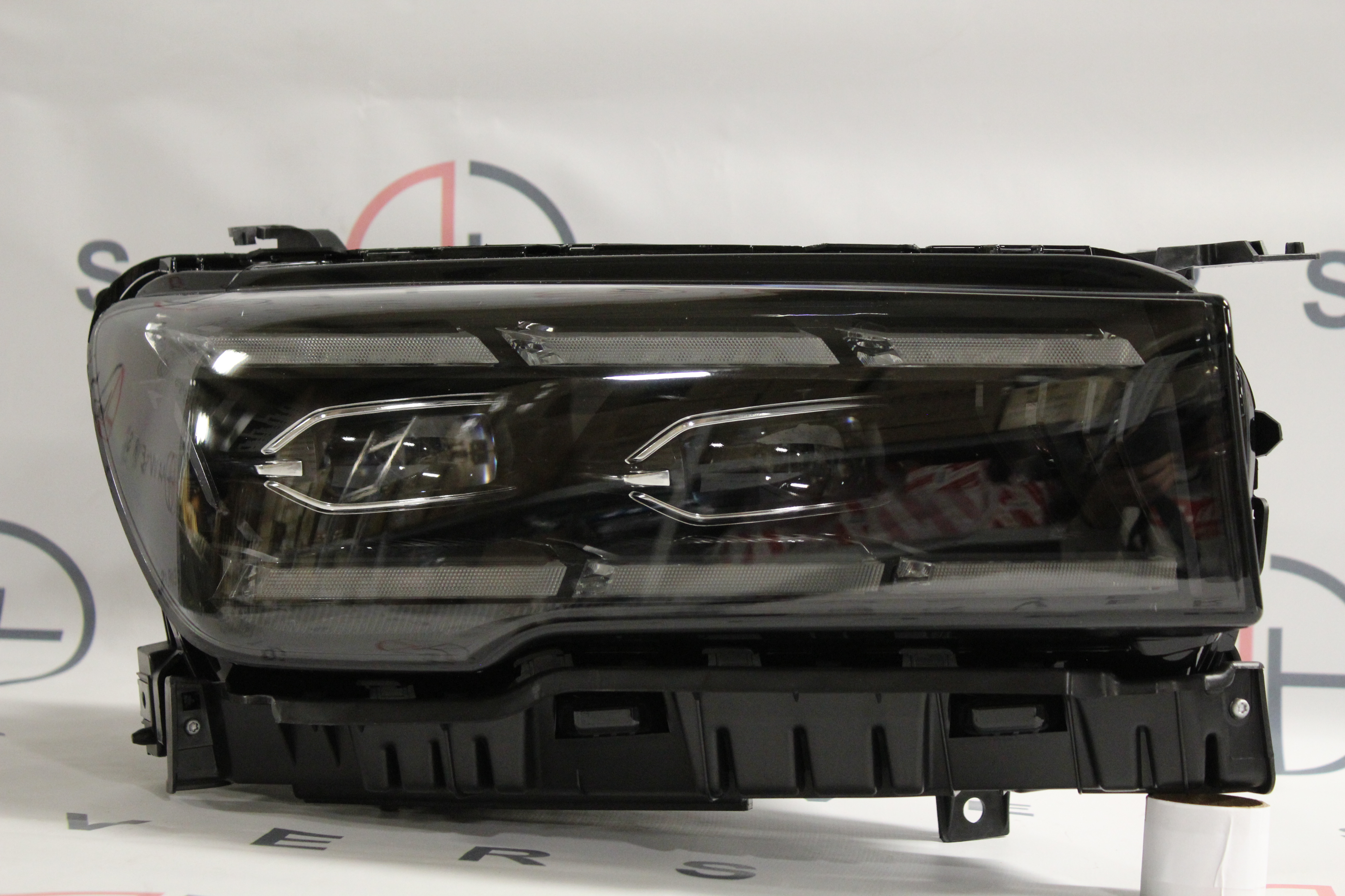 Фара передняя правая geely monjaro - AVERS 7051041200AV
