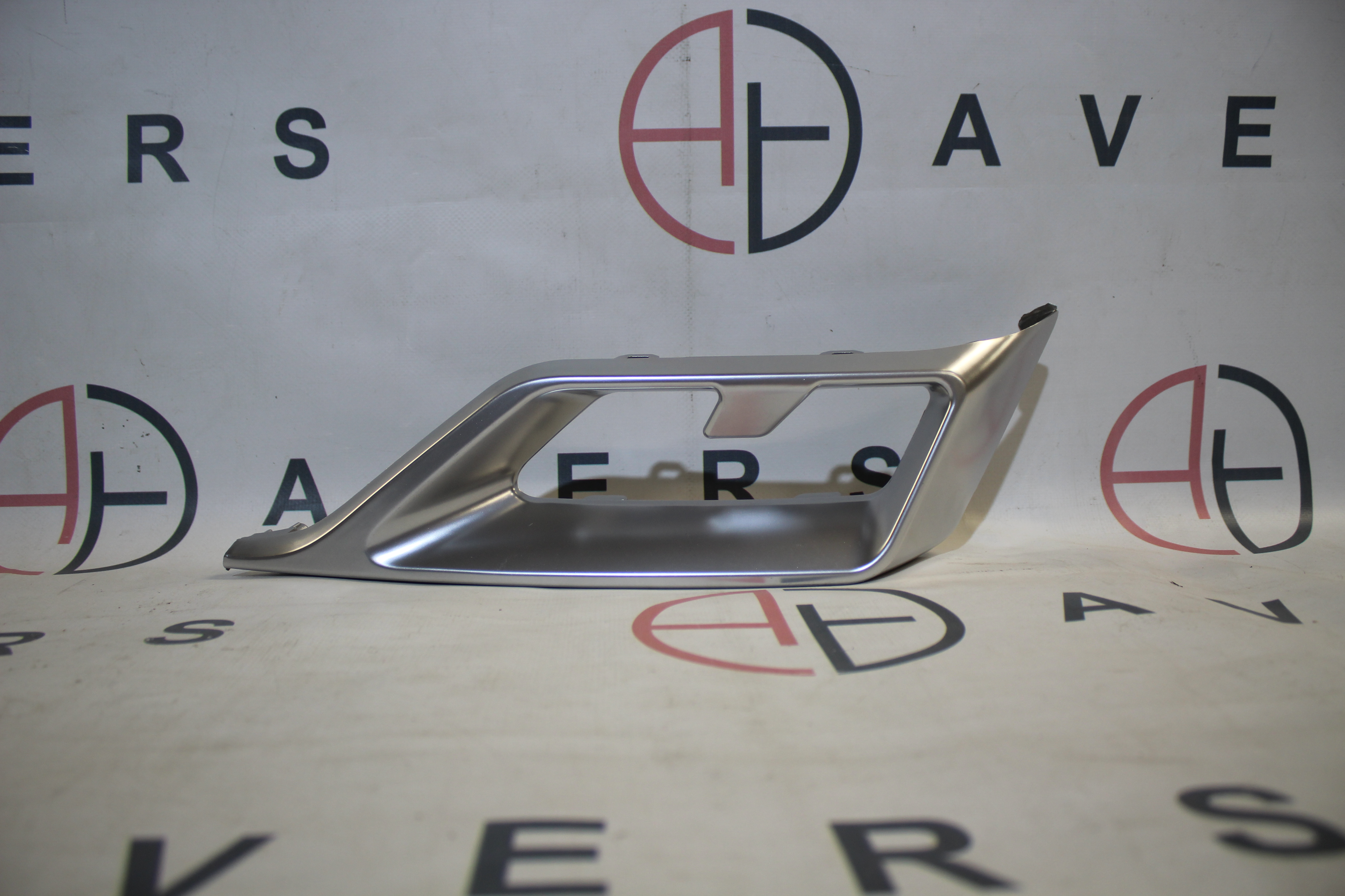крышка выхлопного отверстия левая - AVERS 602002025AAAV