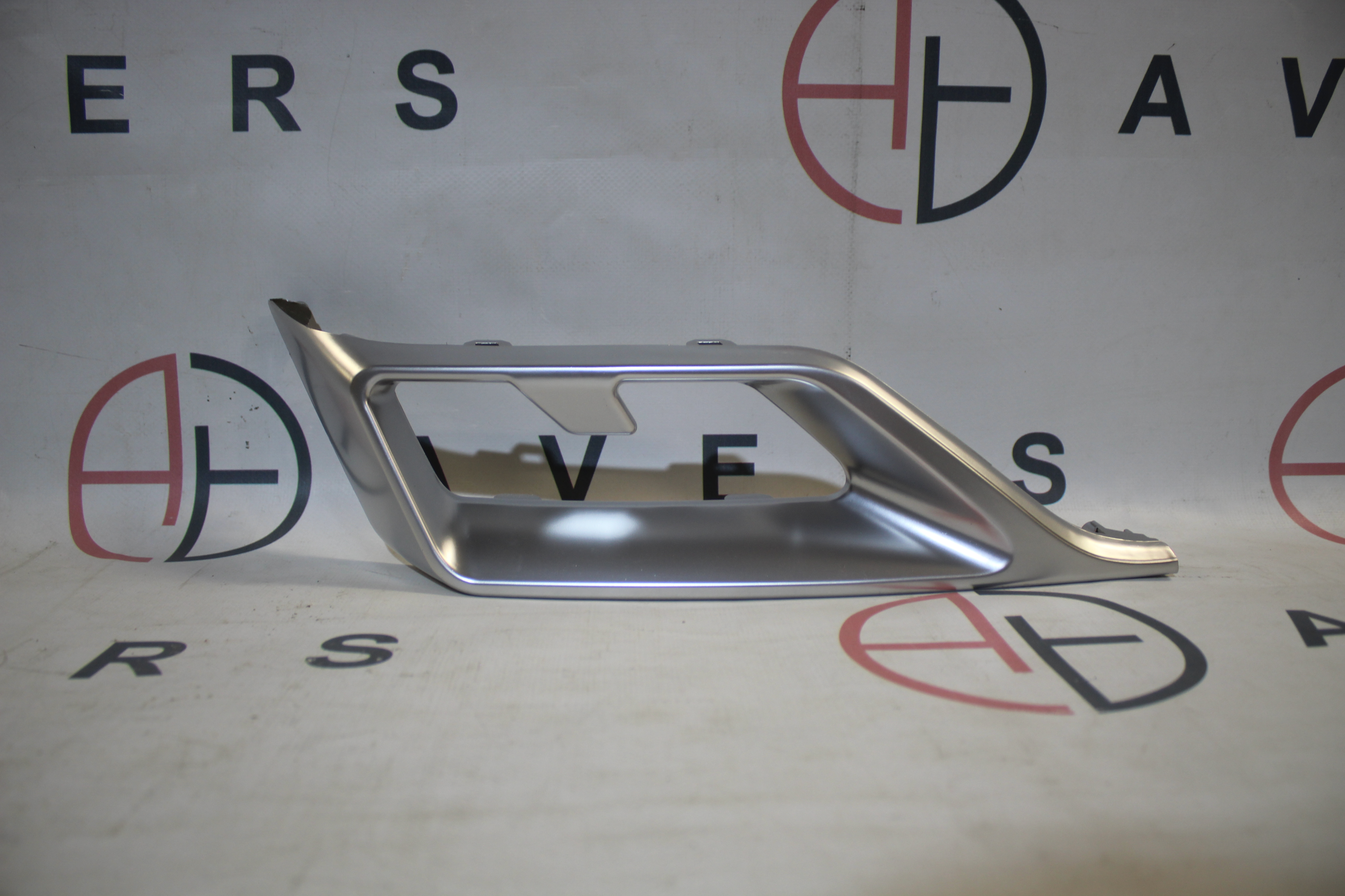 крышка выхлопного отверстия правая - AVERS 602002026AAAV