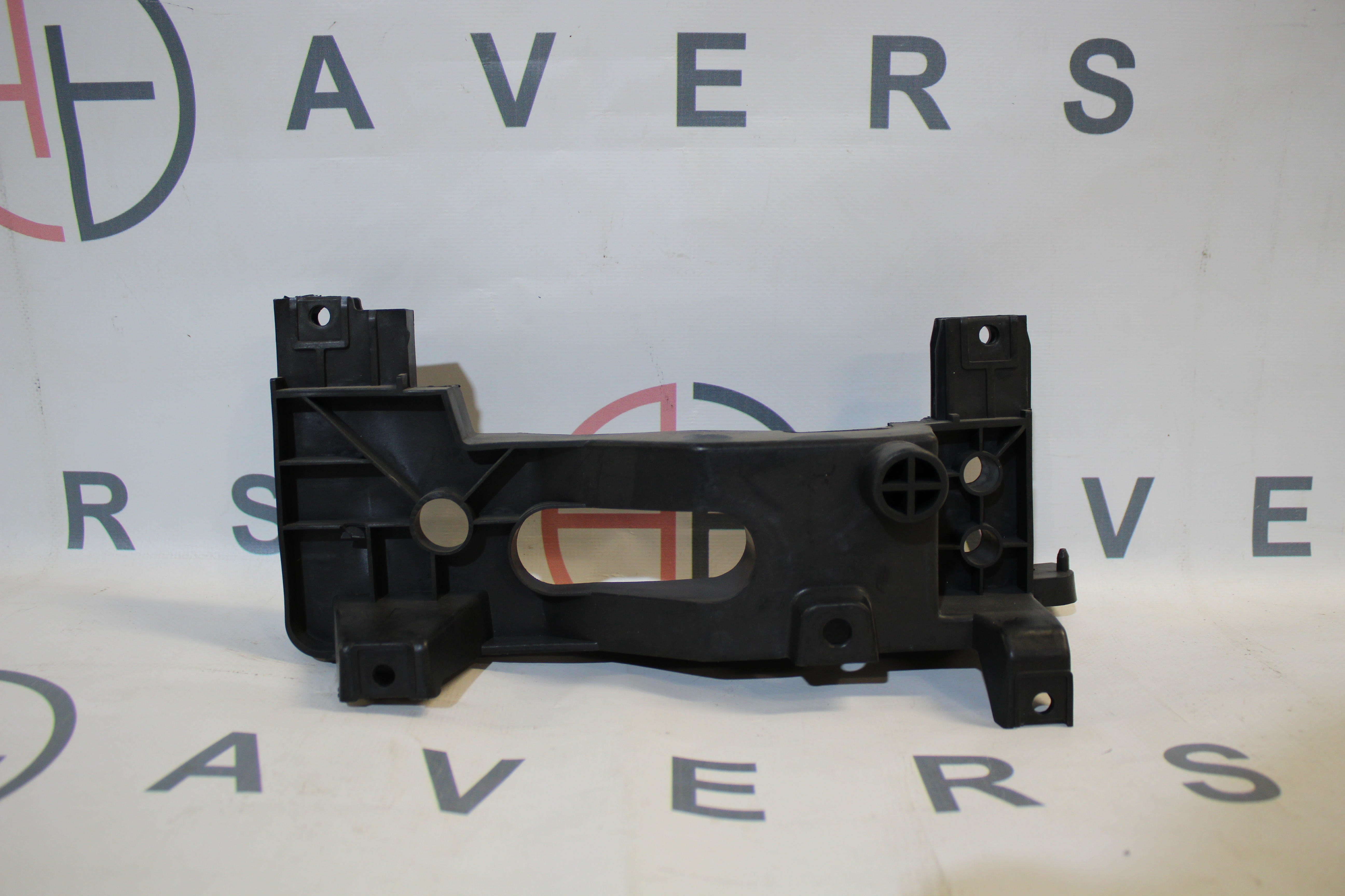 Кронштейн решетки радиатора правый - AVERS 5509700XKN04AAV